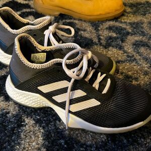 ADIDAS ADIZERO CLUB TENNIS SHOES BLACK PURPLE LAVANDER SIZE 5 sneakers